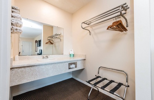 Eastman Hotel | Sunrise Inn