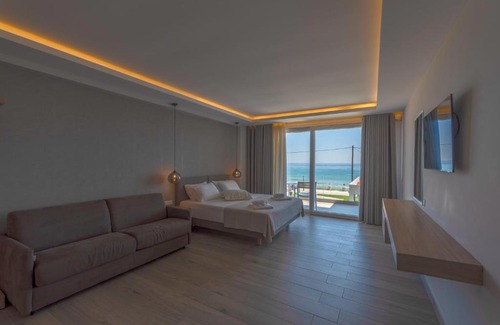 Chrisi Akti Apartment | Sunrise SeaSide Suites