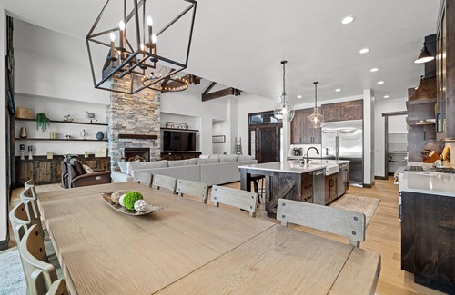 Sunriver House | Sunriver Escape with Hot Tub, Golf Views & Firepit