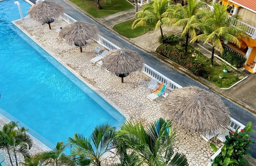 West End Condo | Sunset 8A: Charming 2-Bedroom Condo in popular Sunset Villas, West End with Pool