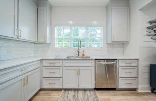 Eclectic House | Sunset at Shorline - New Modern Lake View Home