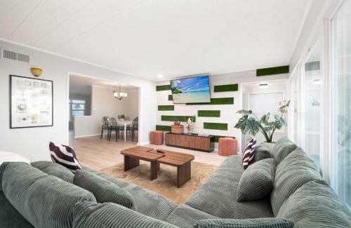 Point Loma Heights House | Sunset Balcony Views 1 Mile to Beach 7 Beds