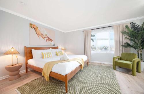 Point Loma Heights House | Sunset Balcony Views 1 Mile to Beach 7 Beds