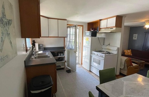 Irving Cottage | Sunset Bay 2 Cottages 2Bd & 1Bd Close To Beach Same Lot 1 price for both