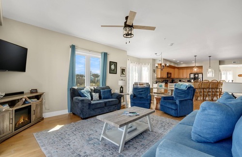 Deep Hole Condo | Sunset Bay Villa 221 - Waterfront, Pool, Gym!