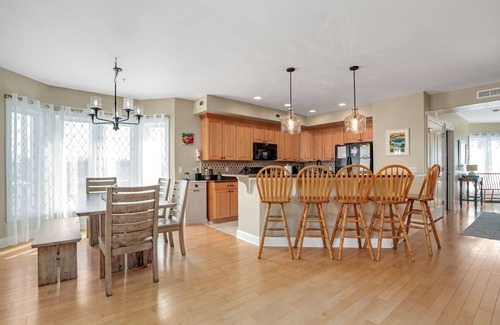 Deep Hole Condo | Sunset Bay Villa 221 - Waterfront, Pool, Gym!