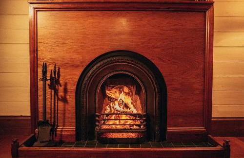 Portarlington House | Sunset Cottage By The Bay Pet Friendly