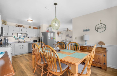 Chincoteague House | Sunset Dreams - Pet friendly, Waterfront; Shared dock!