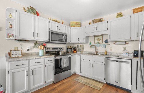 Chincoteague House | Sunset Dreams - Pet friendly, Waterfront; Shared dock!