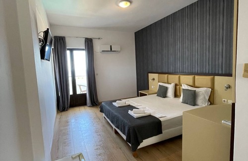 Adelianos Kampos Hotel | Sunset Paradise