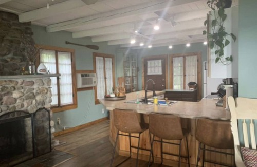 Canastota Cottage | Sunset Paradise- Private lakehouse w/350 ft. waterfront!