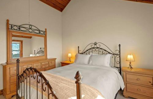 Beech Mountain Ski Chalet | Sunset Roost - Long Range Views - Winter Lodge
