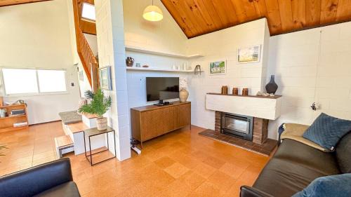 Havelock North House | Sunset Sanctuary - Havelock North Holiday Home