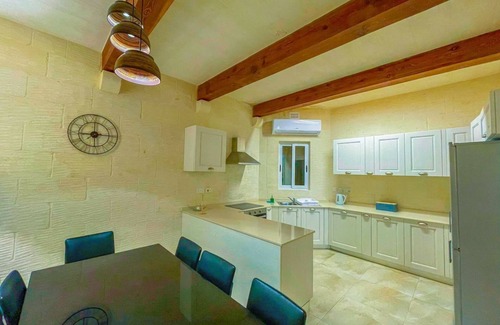 Santu Pietru Villa | Sunset Serenity - Four Bedroom Villa, Sleeps 9