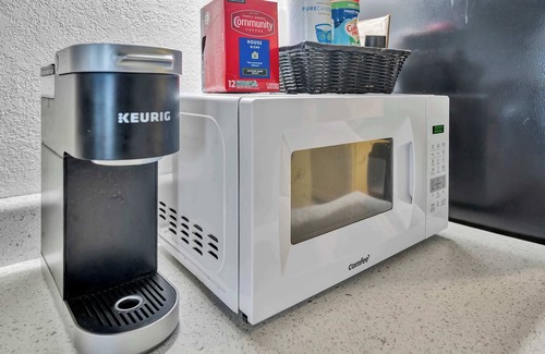 Ruskin Apartment | Sunset Suite Heated Pool Tennis Gym Balcony