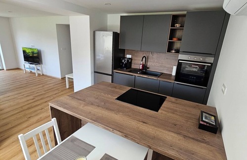 Jesenice Apartment | Sunset suite in the middle of the village close to main hotspots