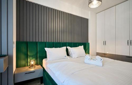 Mamaia-Sat Apartment | Sunset View Apartment in Infinity Beach Resort - parking