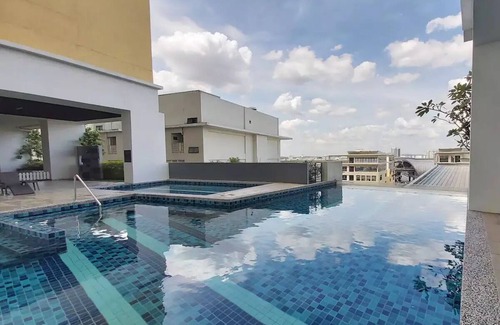 Puchong Apartment | Sunset view Apt perfect for Biz/Family @ SetiaWalkn