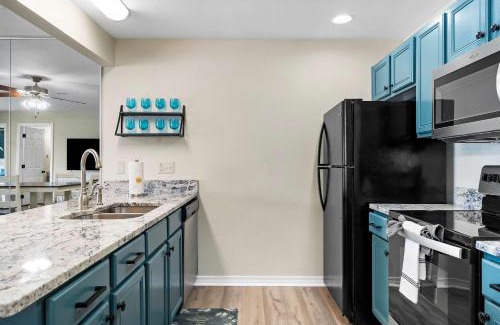 Kimberling City House | Sunset View at Anchor's Point - Lakefront Stay for 8 with Private Balcony