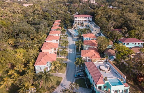 West End Villa | Sunset Villa 3C by Splash Inn