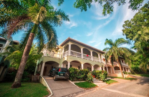 West End Villa | Sunset Villa 3C by Splash Inn