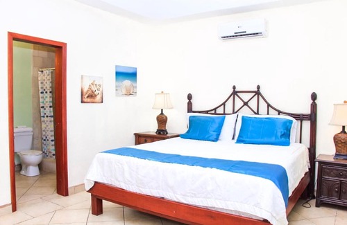 West End Villa | Sunset Villa 3C by Splash Inn