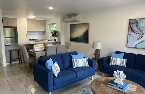Hamilton Island House | Sunset Waters 19 Hamilton Island - golf buggy and transfers