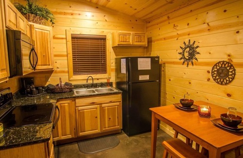 Broken Bow Cabin | Sunsettin Cabin With Fireplace, Free Wifi, and Parking Onsite by Redawning