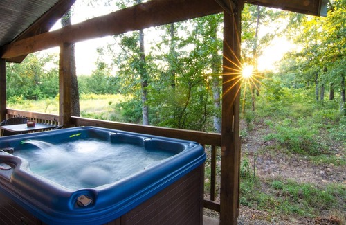 Broken Bow Cabin | Sunsettin Cabin With Fireplace, Free Wifi, and Parking Onsite by Redawning