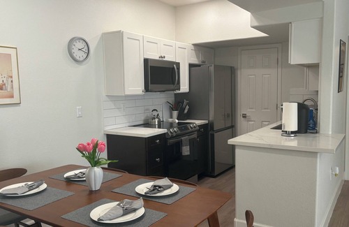 Arrowhead Ranch Apartment | Sunshine for up to 6 people in a Luxe Apt