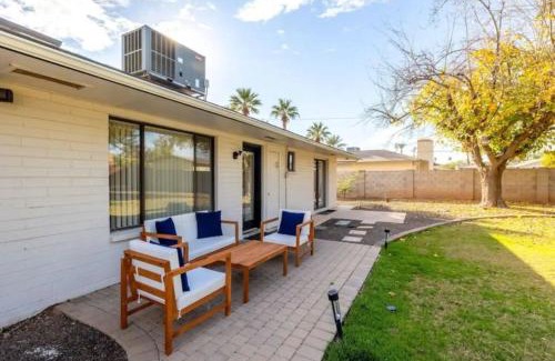 Scottsdale Highlands House | Sunshine on Sells, Pool & BBQ Grill