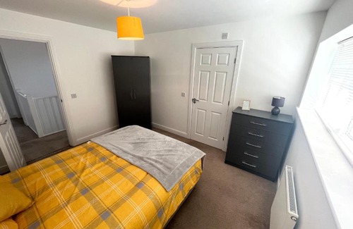 Hull Apartment | SUPER 4 Bedroom 9 Person 3 Bathroom MEGA HOUSE