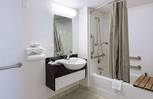 Broadmoor Hotel | Super 6 Inn & Suites Baton Rouge