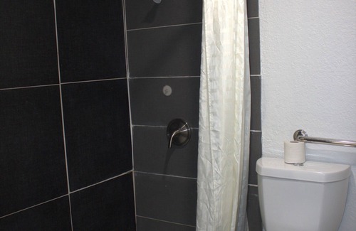 Oak Cliff Hotel | Super 7 Inn Dallas West Arlington