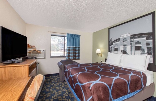 Aberdeen Hotel | Super 8 by Wyndham Aberdeen MD