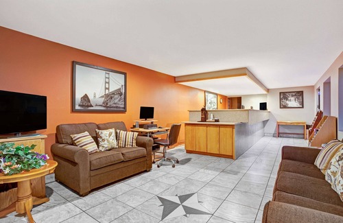 Albany Hotel | Super 8 by Wyndham Albany