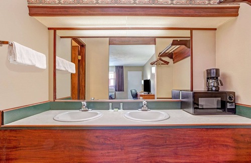 Albany Hotel | Super 8 by Wyndham Albany