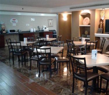 Austell Hotel | Super 8 by Wyndham Austell/Six Flags