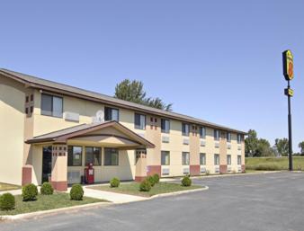 Austin Hotel | Super 8 by Wyndham Austin MN
