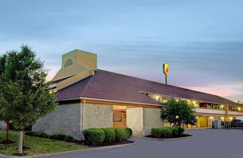Springdale Hotel | Super 8 by Wyndham Cincinnati-Springdale OH