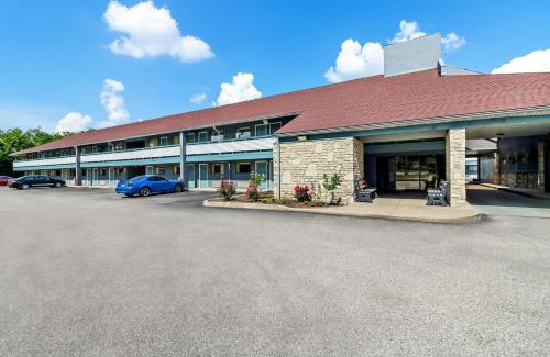 Springdale Hotel | Super 8 by Wyndham Cincinnati-Springdale OH