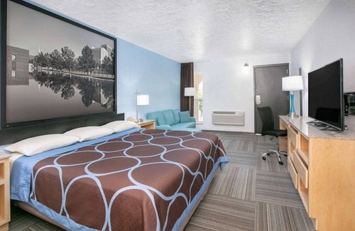 Moore Hotel | Super 8 by Wyndham City of Moore