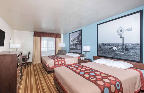 Claremore Hotel | Super 8 by Wyndham Claremore OK