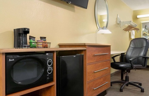 Findlay Hotel | Super 8 by Wyndham Findlay