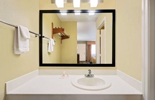 Hermitage Hotel | Super 8 by Wyndham Hermitage Nashville