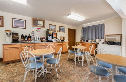 Hill City Hotel | Super 8 by Wyndham Hill City/Mt Rushmore/Area