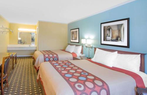 Jasper Hotel | Super 8 by Wyndham Jasper