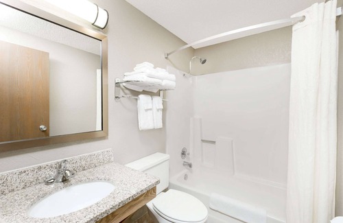 Kearney Hotel | Super 8 by Wyndham Kearney