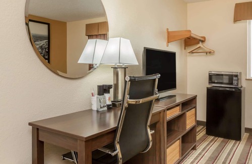 Latham Hotel | Super 8 by Wyndham Latham/Albany Airport