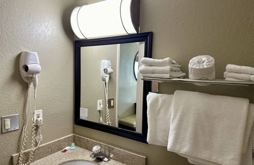 Latham Hotel | Super 8 by Wyndham Latham/Albany Airport